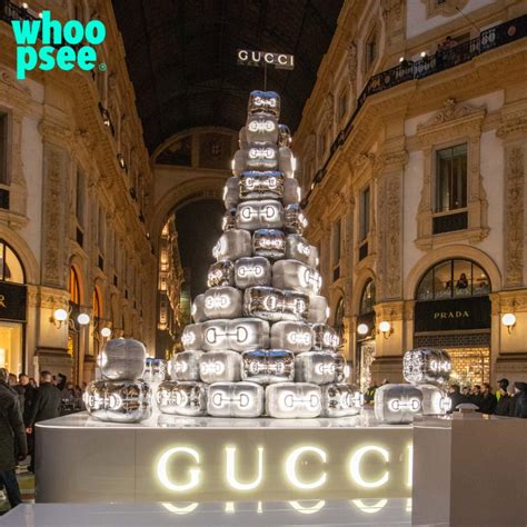 albero di natale di gucci|L'albero di Natale di Gucci in Galleria Vittorio Emanuele a Milano .